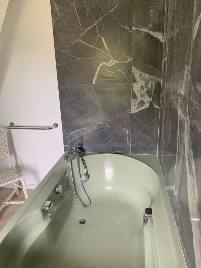 La Maison Carree - De Charme - Clim & Piscine Chauffee Homestay *