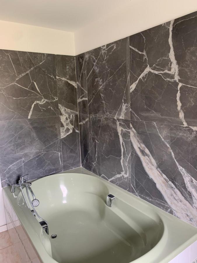 La Maison Carree - De Charme - Clim & Piscine Chauffee Homestay Les Eyzies