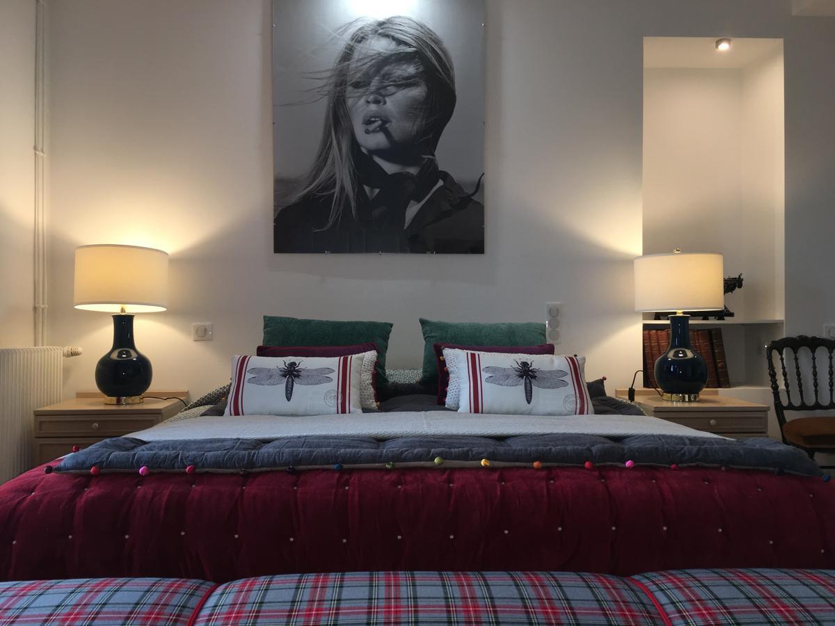 Homestay La Maison Carree - De Charme - Clim & Piscine Chauffee Les Eyzies